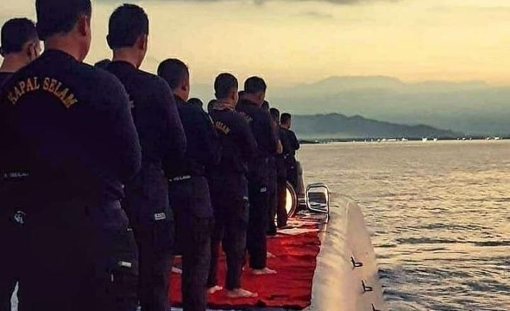 NAHKUMU BIZ ZHAWAAHIR WA LAA NAHKUMU BIS SARAAIR